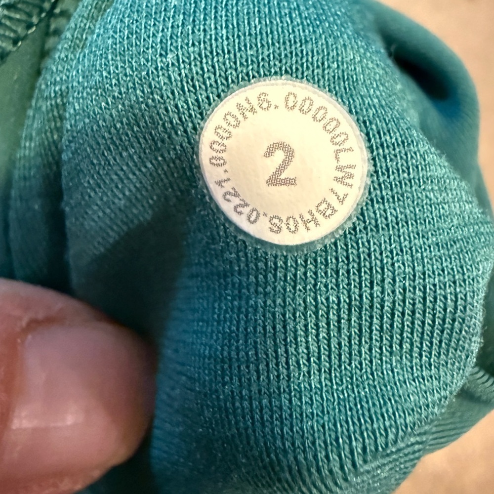 Lululemon Wunder Train High Rise shorts sz0 teal lagoon, small hole. Never worn - Picture 5 of 7